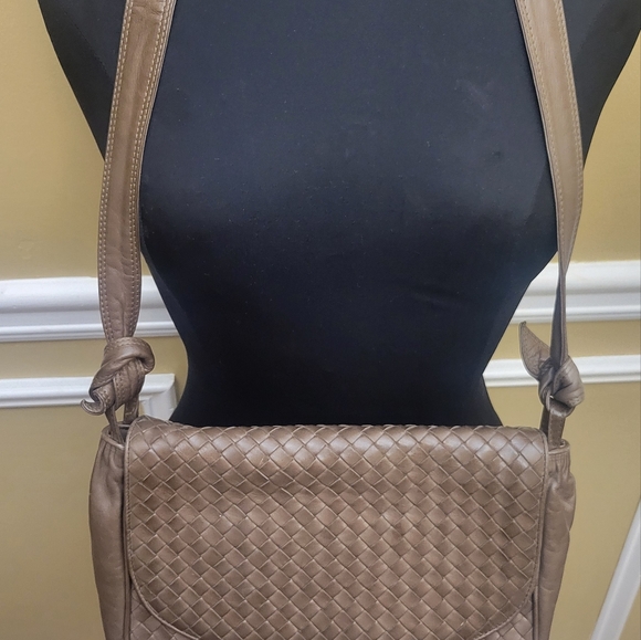 Bottega Veneta Taupe Intrecciato Leather Shoulder Handbag - Picture 3 of 16